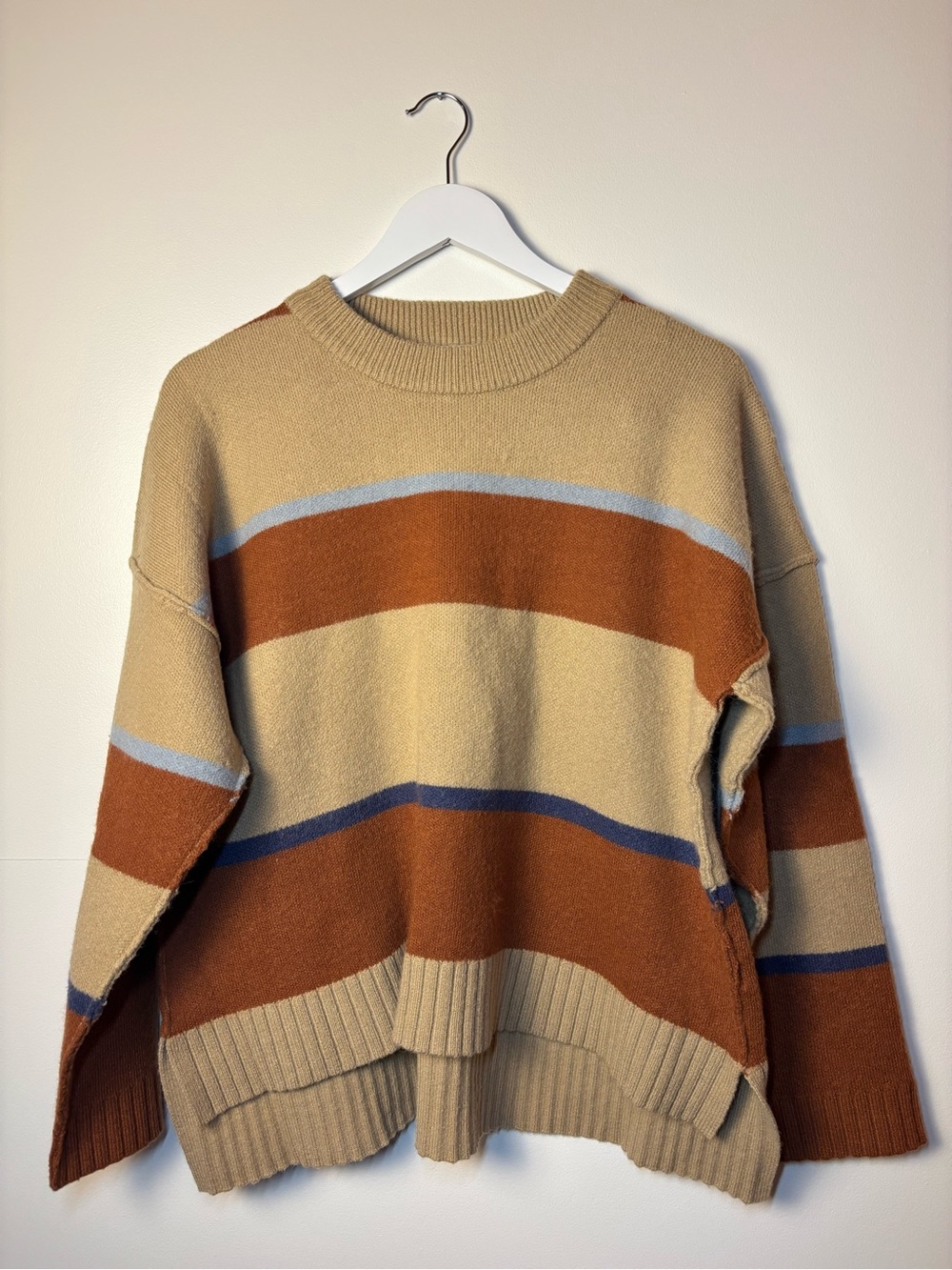 leela & lavender Crewneck Striped Sweater in Tan and Rust, size S